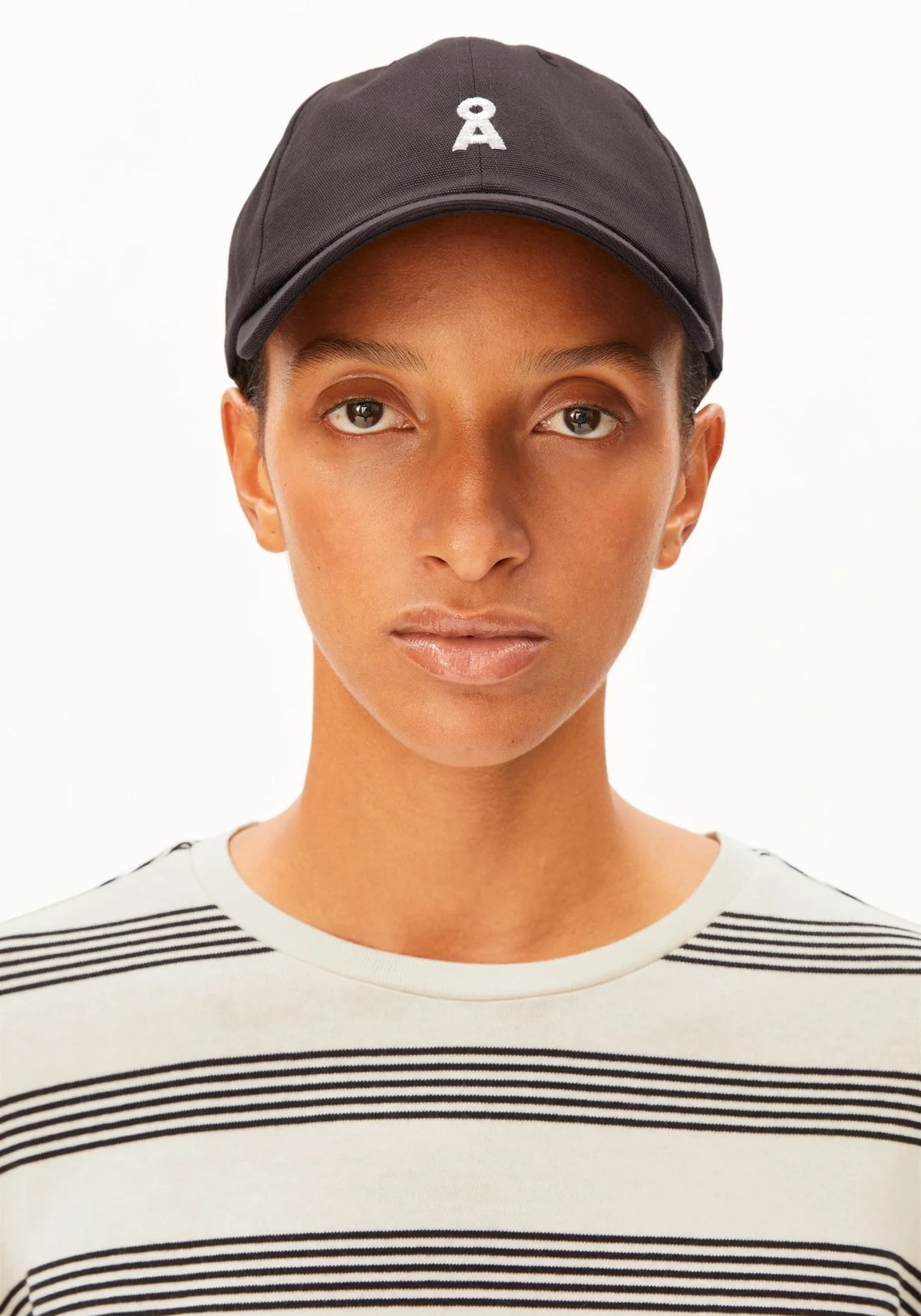 Yenaas Bold Cap