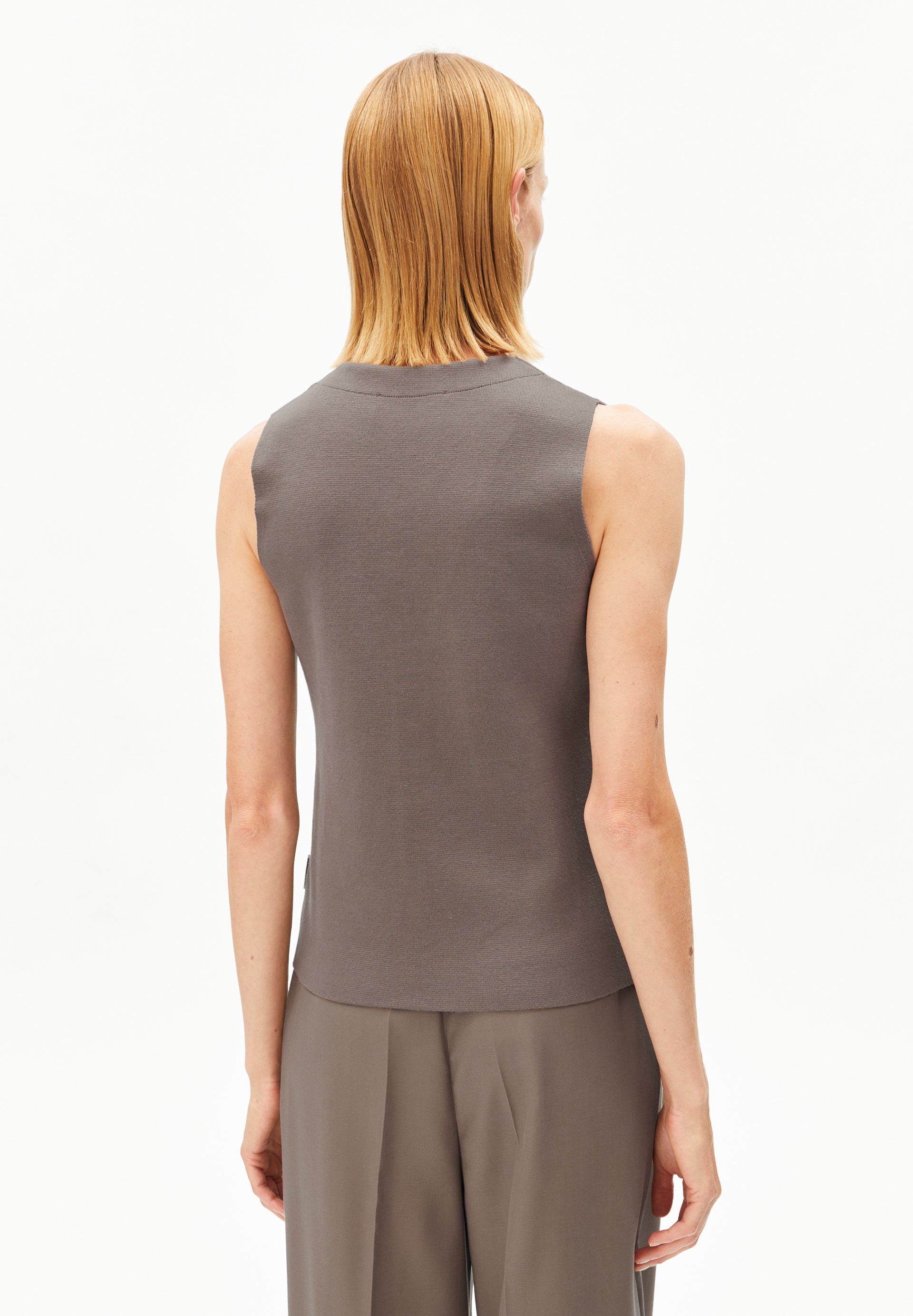 Compact Buttoned Knit Vest