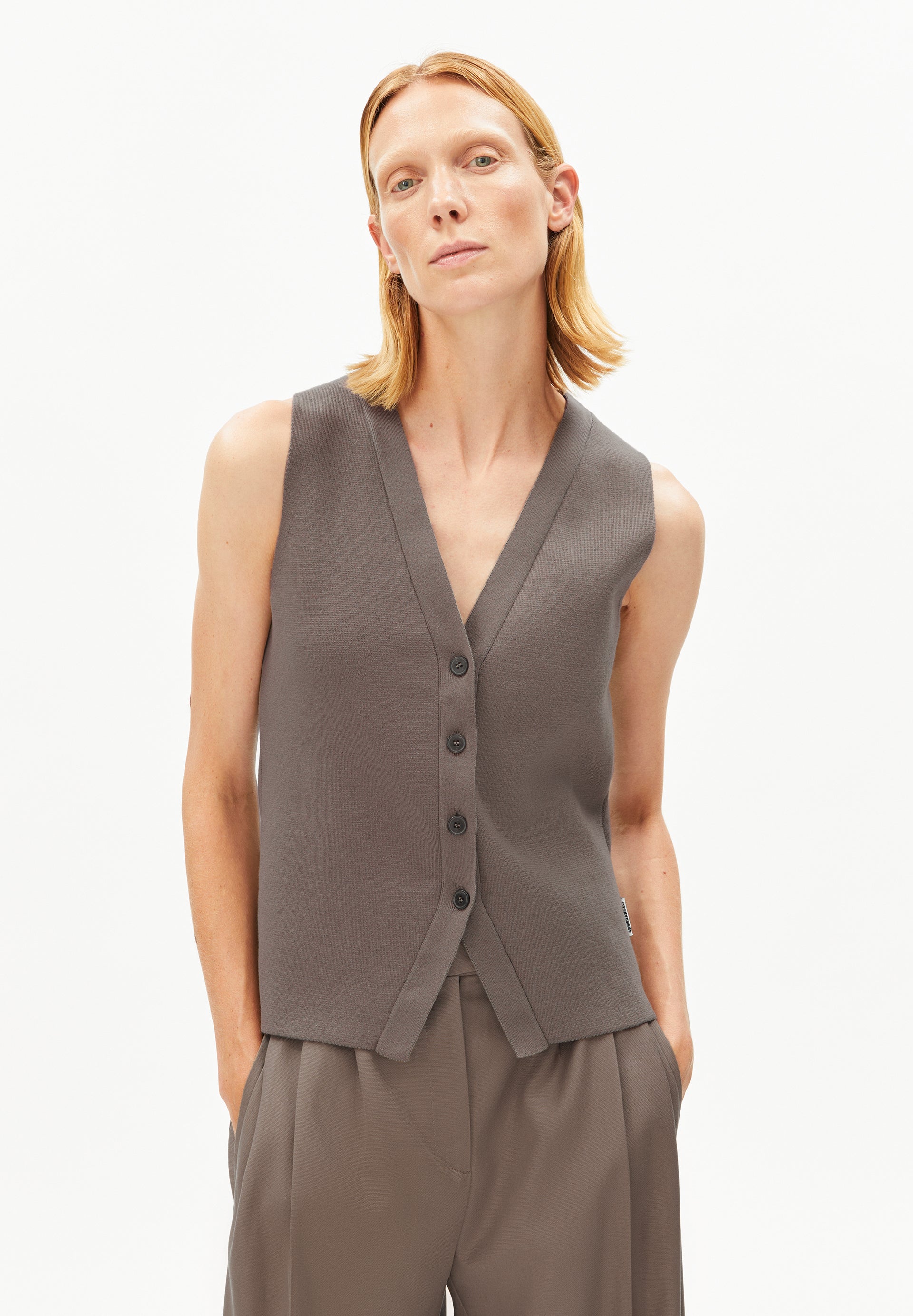 Compact Buttoned Knit Vest
