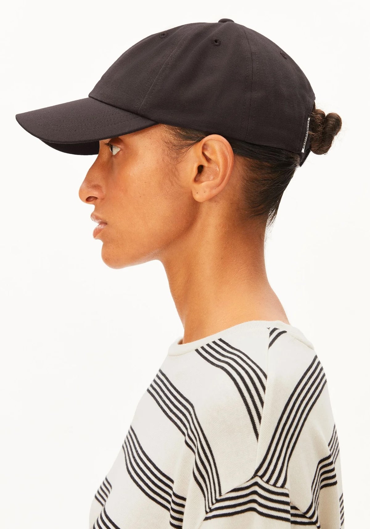Yenaas Bold Cap