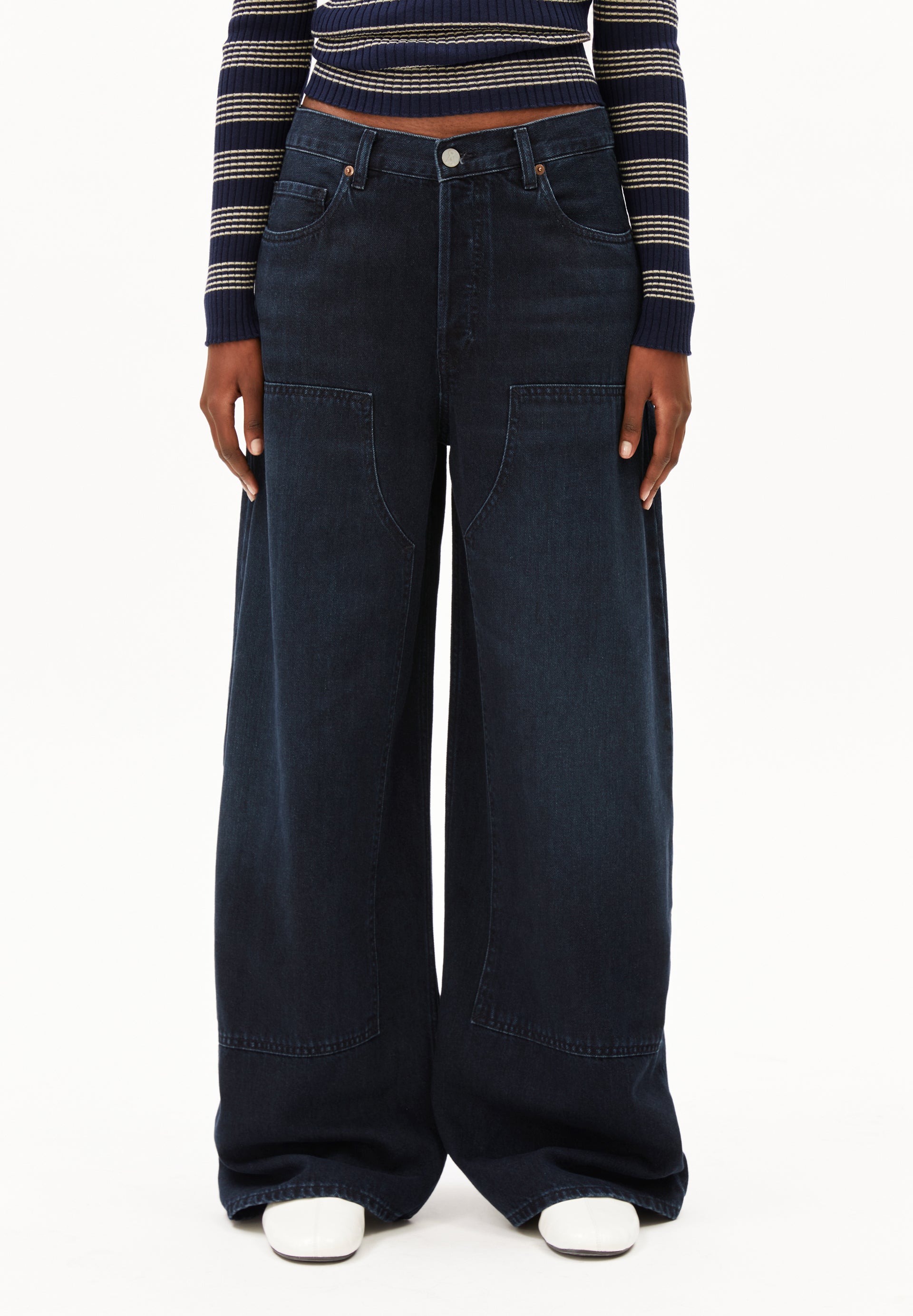 Aalthea Mid Waist Barrel Jean