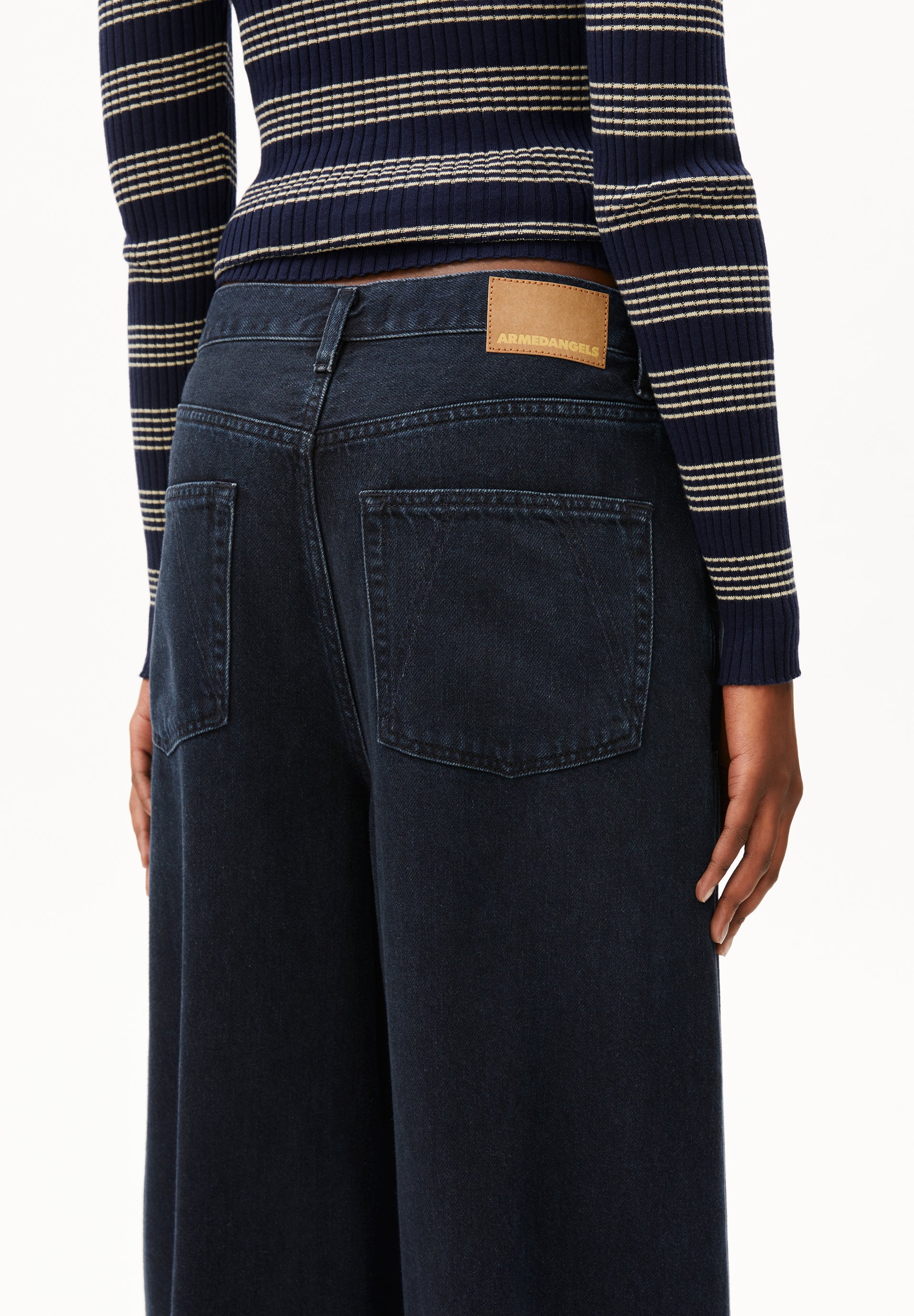 Aalthea Mid Waist Barrel Jean