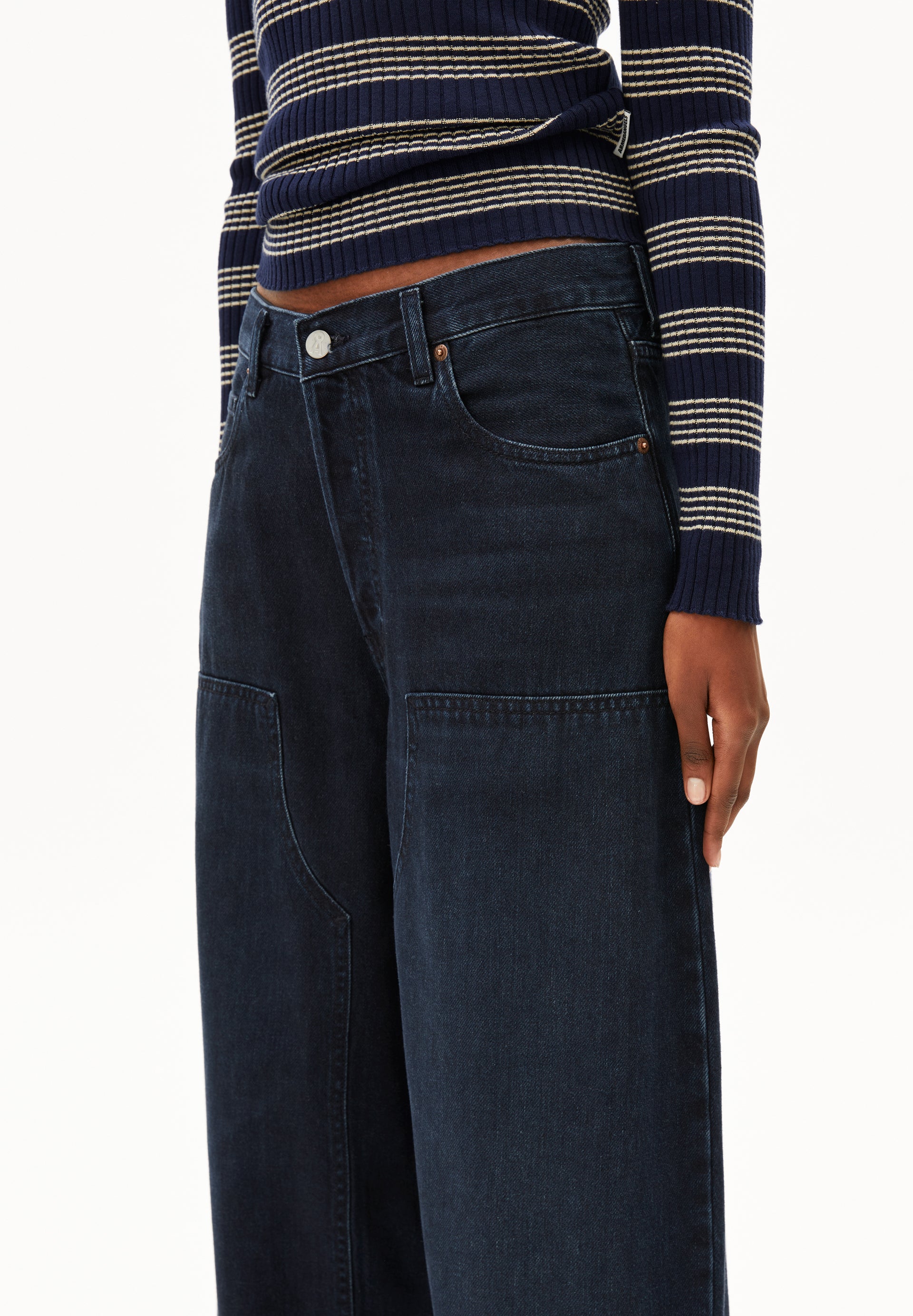 Aalthea Mid Waist Barrel Jean